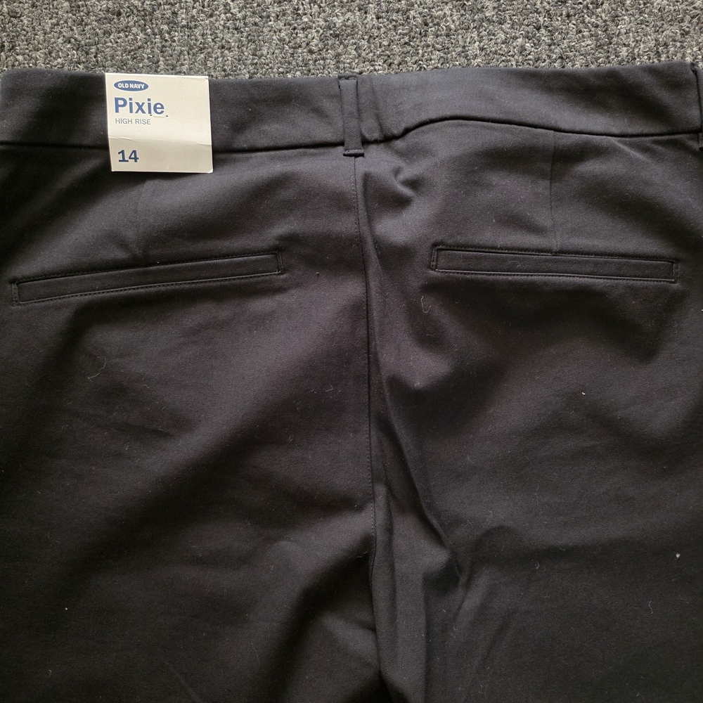 Old Navy Black High Rise Pixie Pants - Picture 3 of 4